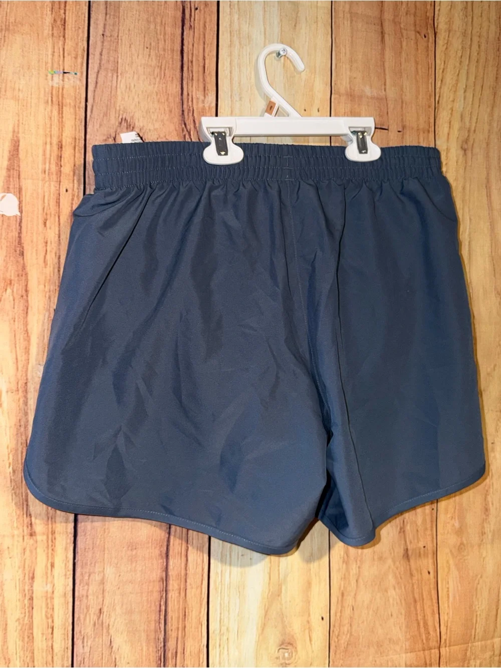Under Armour Woman’s Size Medium Gray Shorts NWT Milage 5” Loose Lined Pocket